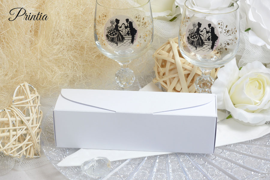 Wedding favor box for macaroons