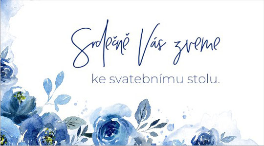 Pozvánka ke svatebnímu stolu s modrými květinami