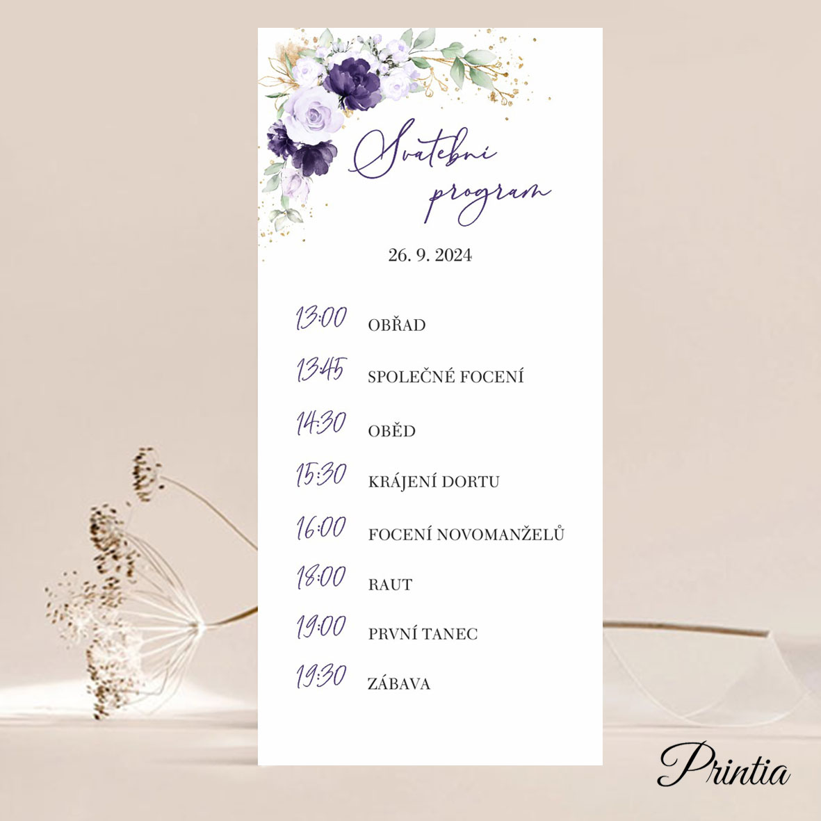 Program svadobného dňa s fialovými kvetmi