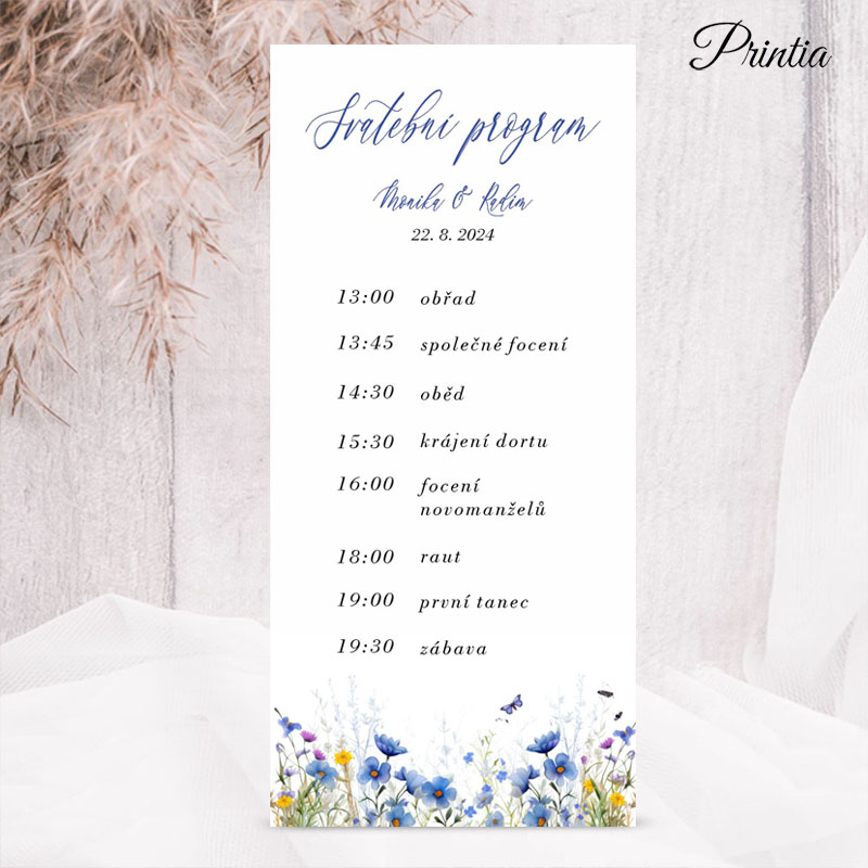 Svadobný program s modrými lúčnymi kvetmi