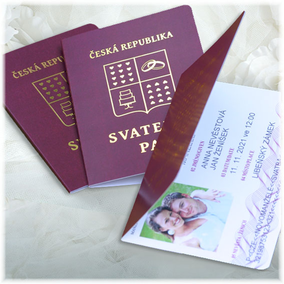 Svatební oznámení s fotografií v podobě cestovního pasu