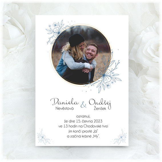 Wedding invitation with photo in a circle 