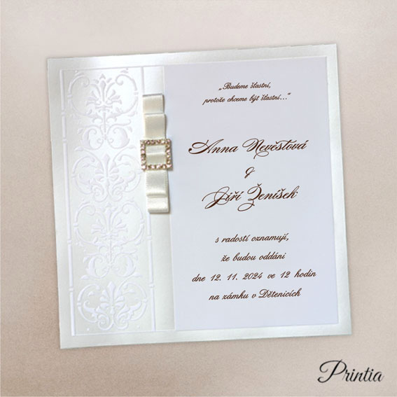 Svatební luxusní oznámení s ornamentem a dvojitou mašlí se štrasovou přezkou