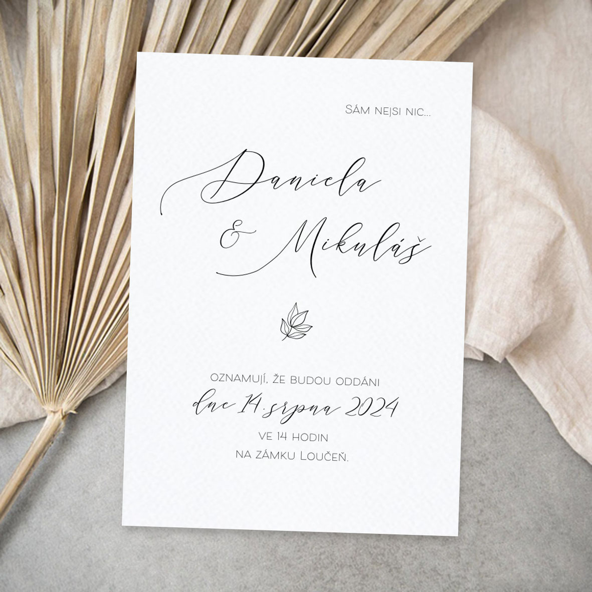 Elegant wedding invitation with leafs