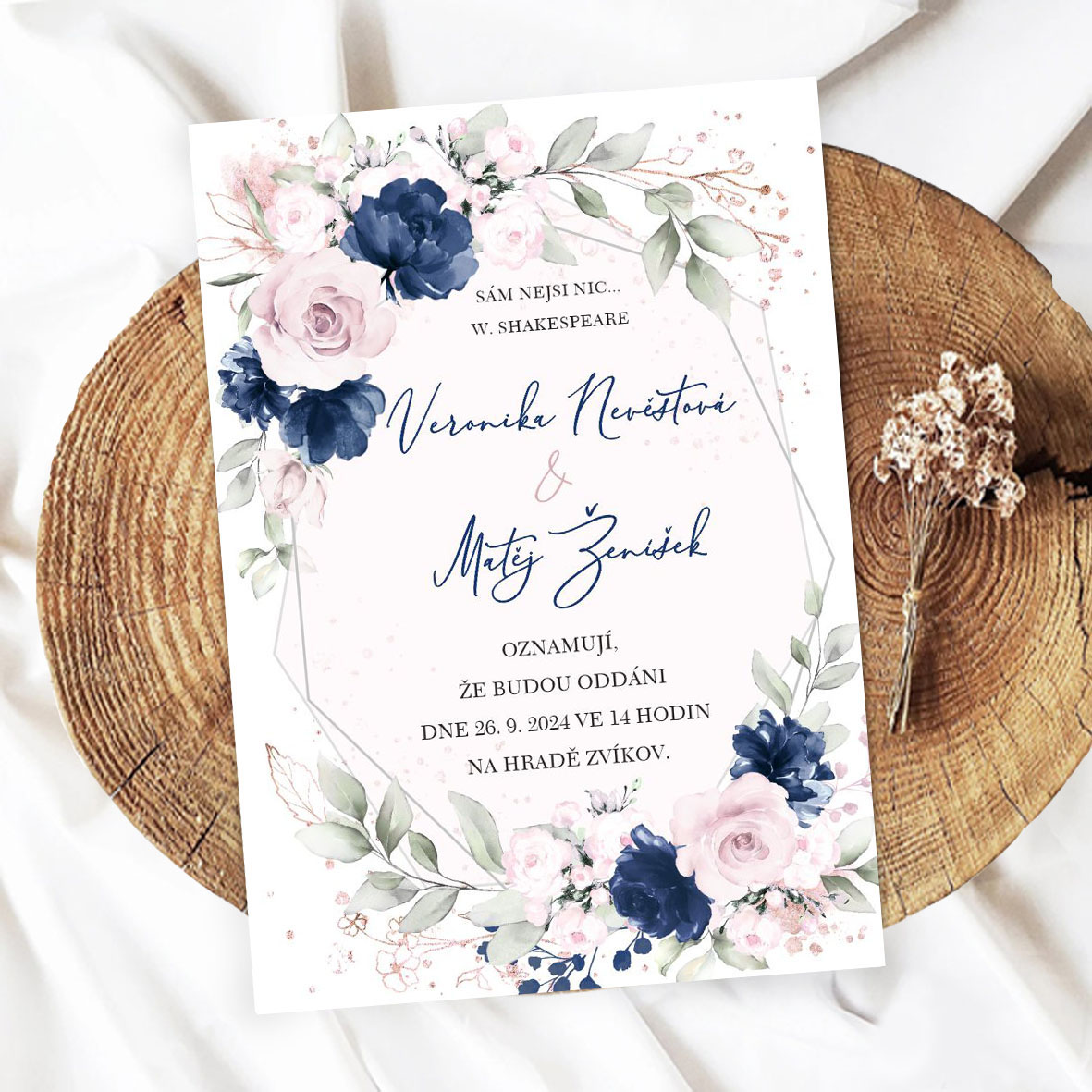 Svatební oznámení s modrými a růžovými květinami